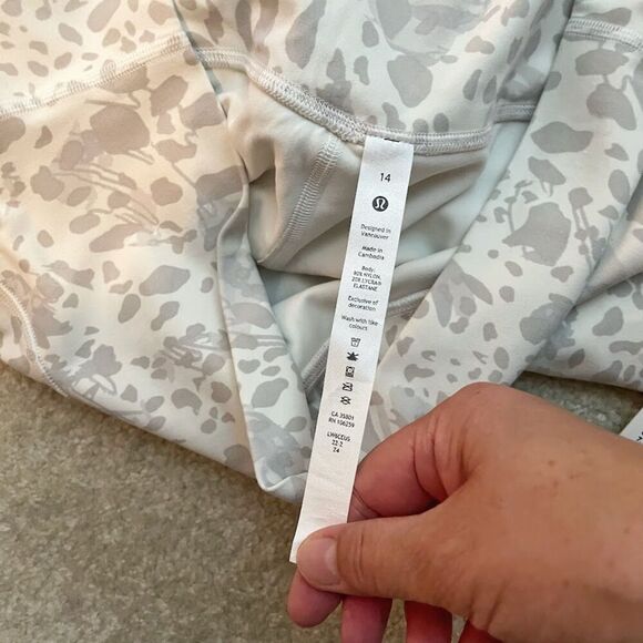Lululemon NWT Align HR Crop 21" Cheetah Camo Weightless Sweat Wicking Leggings - Picture 8 of 9
